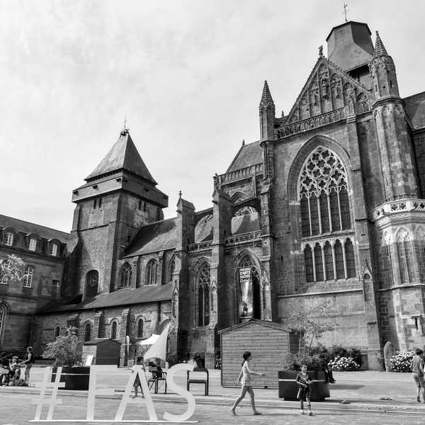 La Basilique Notre-Dame-De-l'Épine à Évron